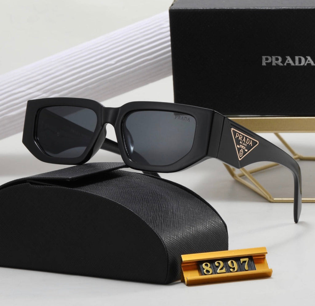 Lunettes de soleil femme :PRADA