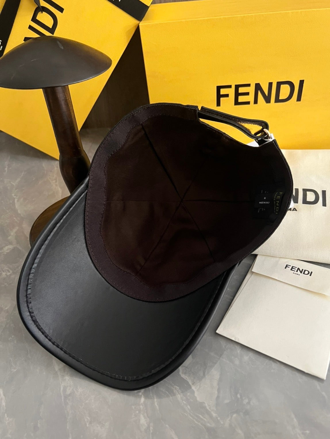 Casquette :FENDI