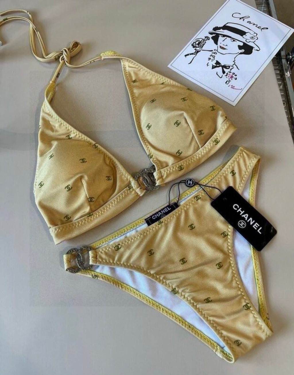 Maillot de bain :CHANEL