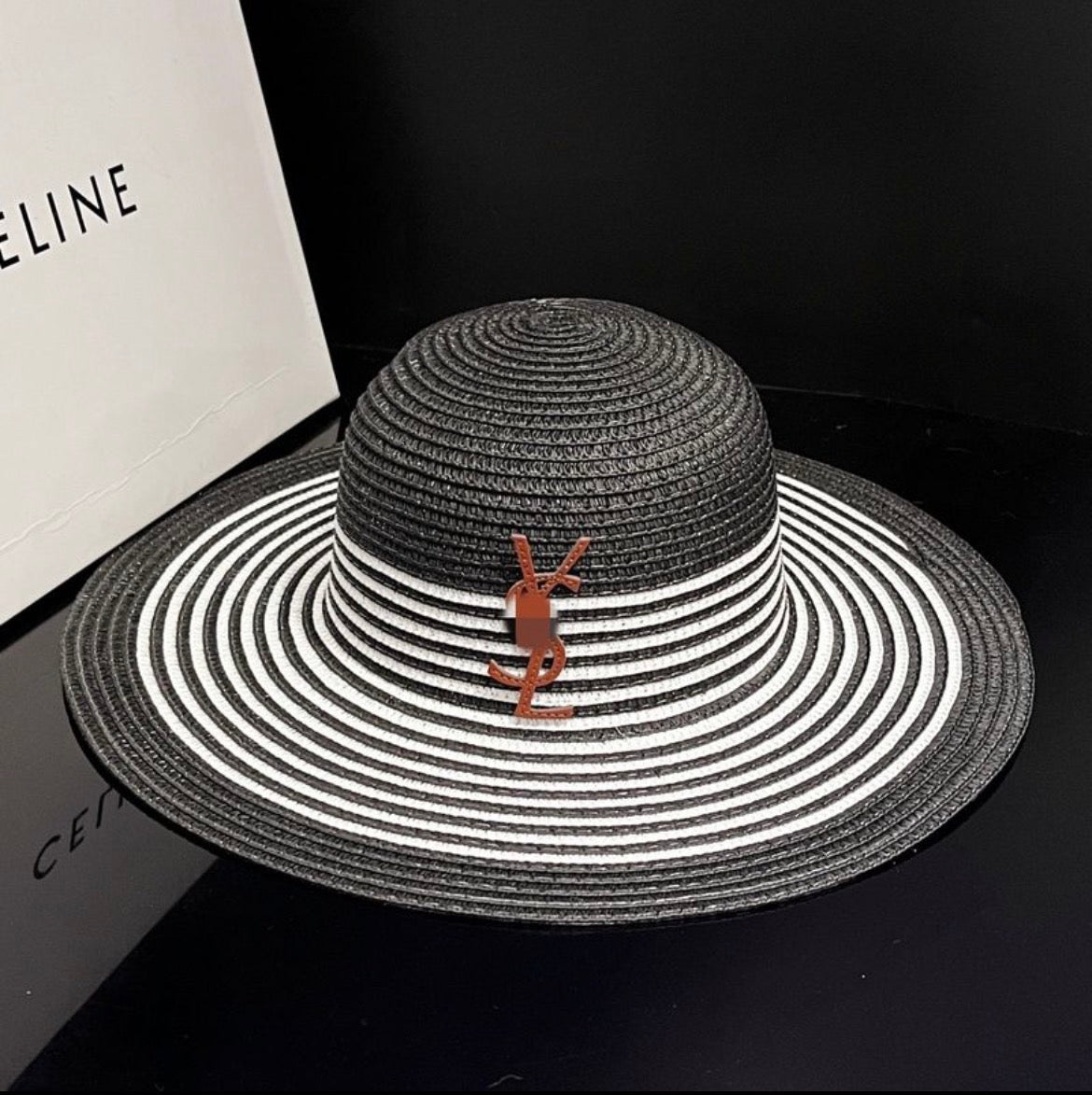 Sac a main et chapeau :YVE SAINT LAURENT