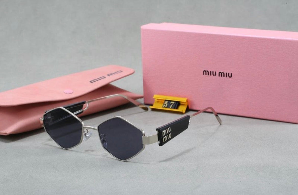 Lunette de soleil femme :MIU MIU