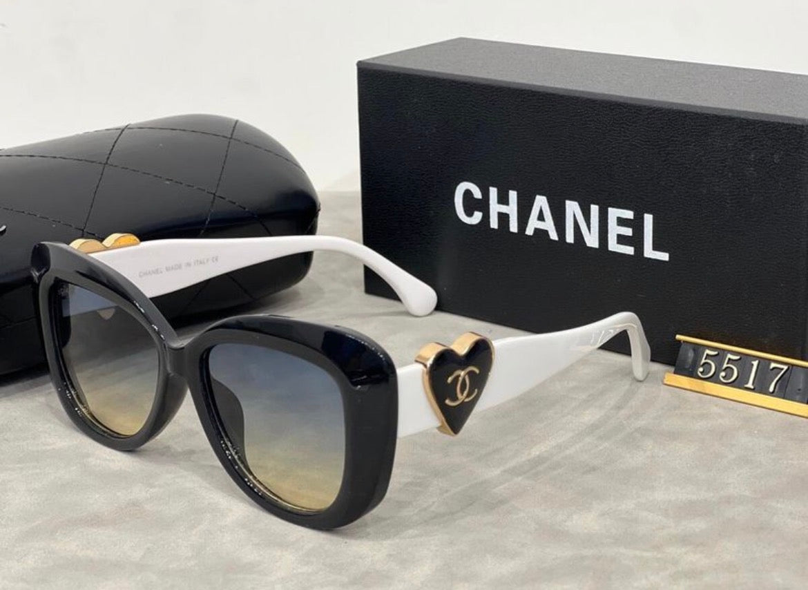 Lunette de soleil :CHANEL
