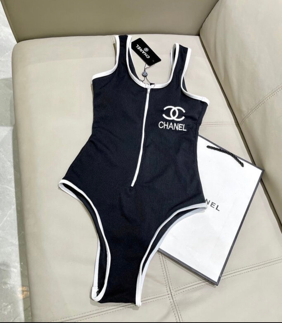 Maillot de bain : CHANEL