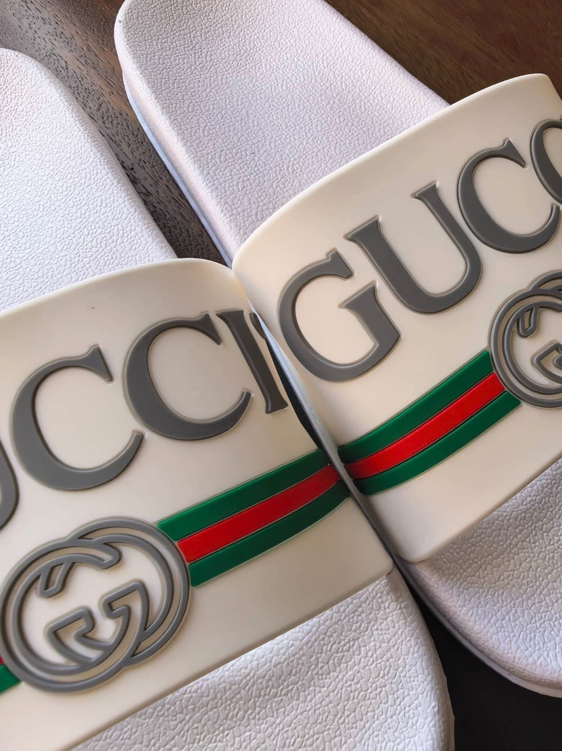 Pantoufles homme : Gucci