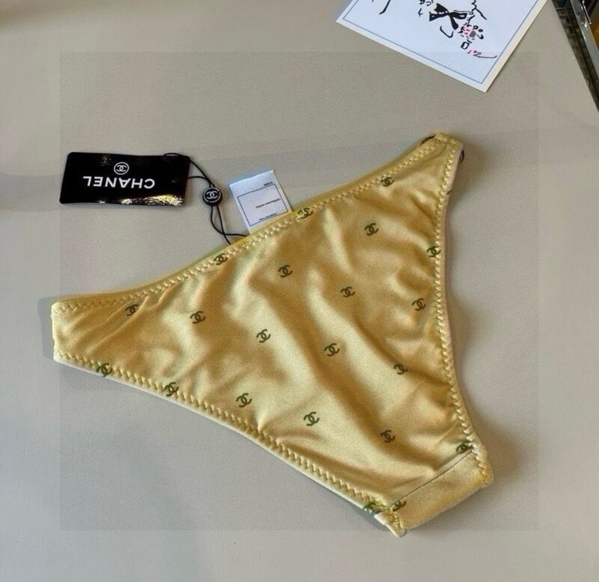 Maillot de bain :CHANEL