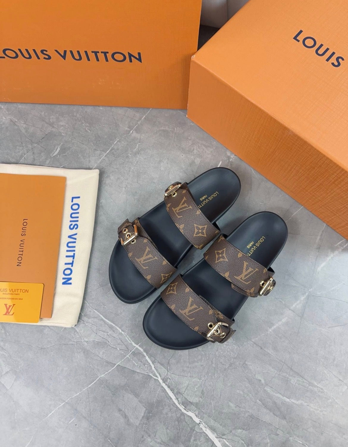 Sandales LV — Élégance & Luxe au quotidien