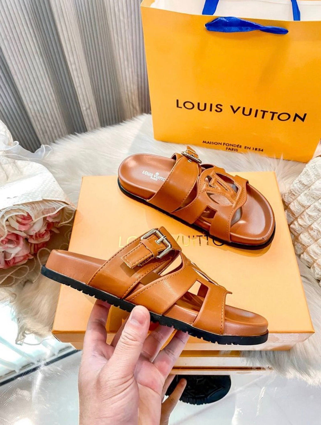 Pantoufles homme :LV