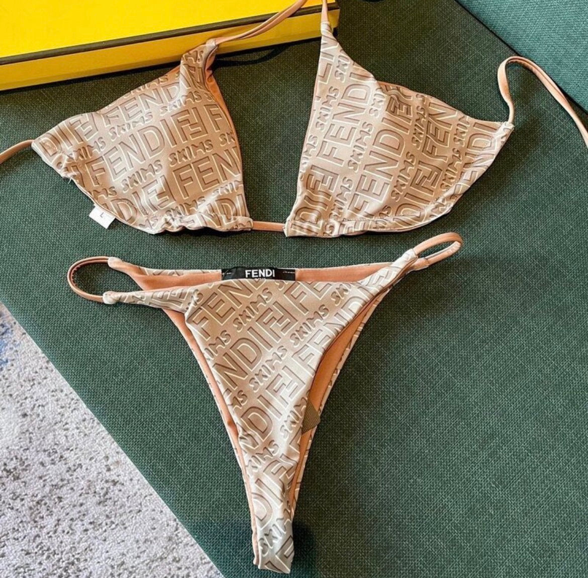 Maillot de bain :FENDI
