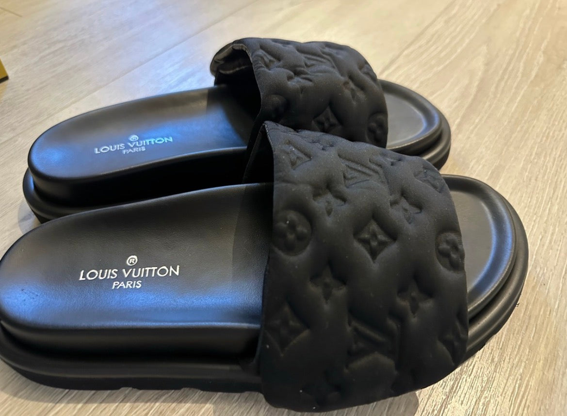 Pantoufles Homme :LV