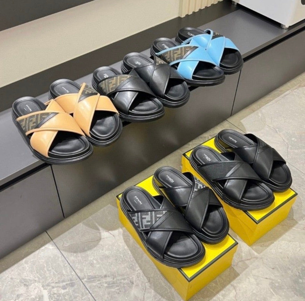 Pantoufles homme :FENDI