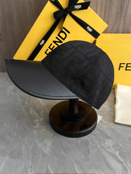 Casquette :FENDI