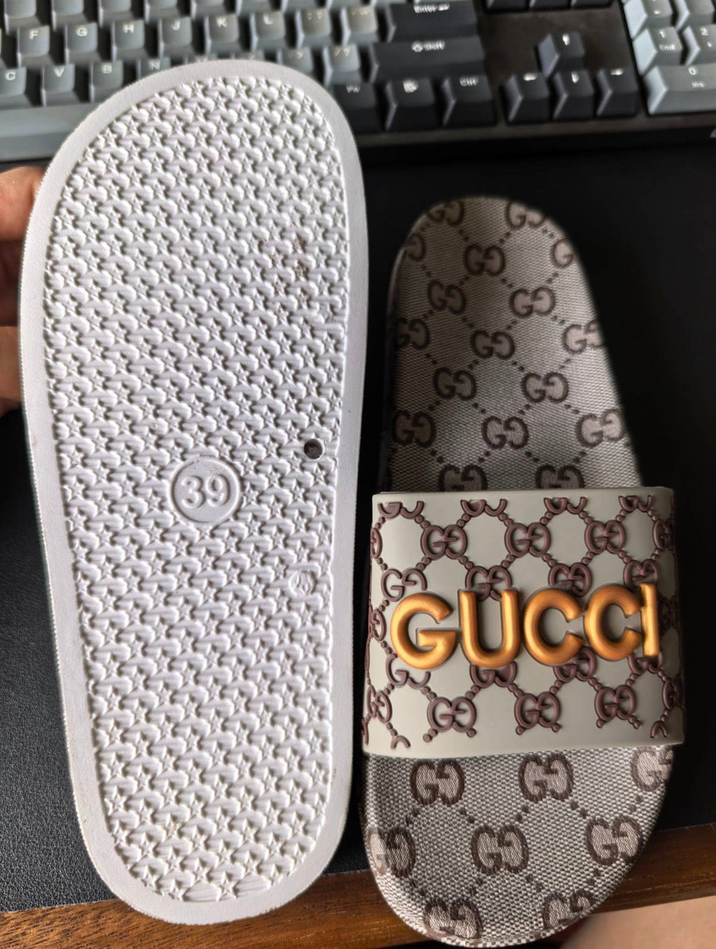 Pantoufles homme : Gucci