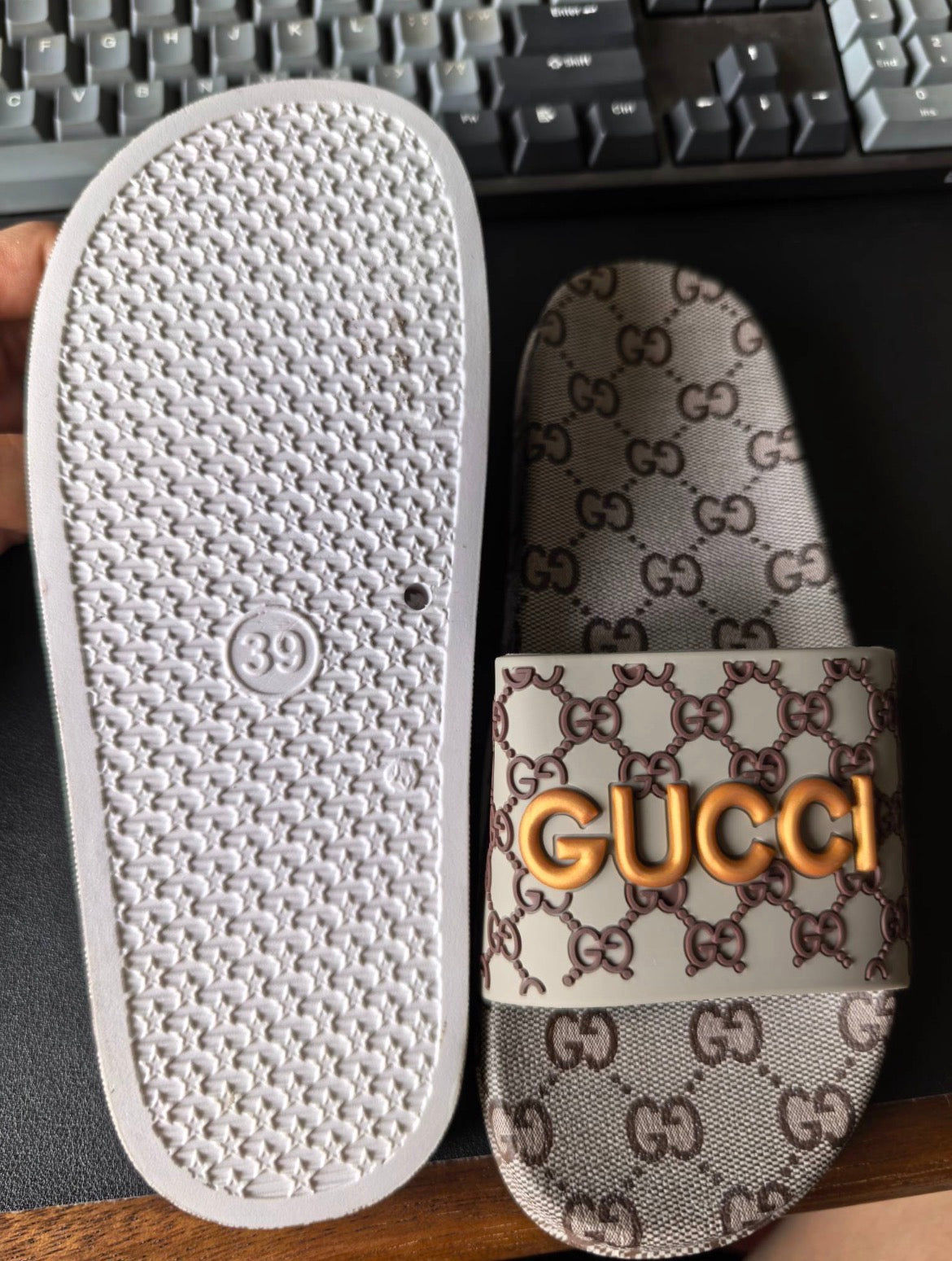 Pantoufles homme : Gucci
