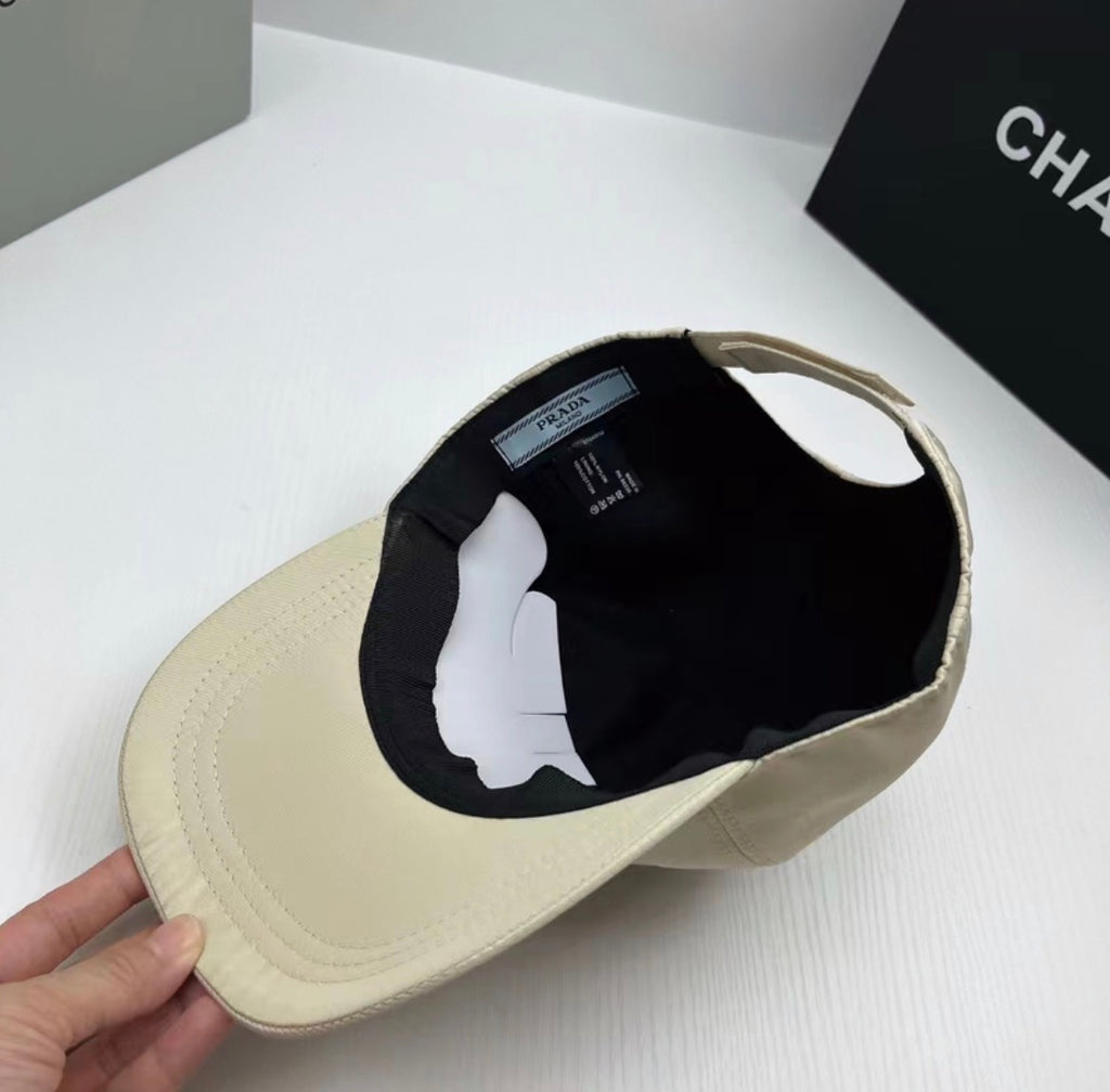 Casquette :PRADA