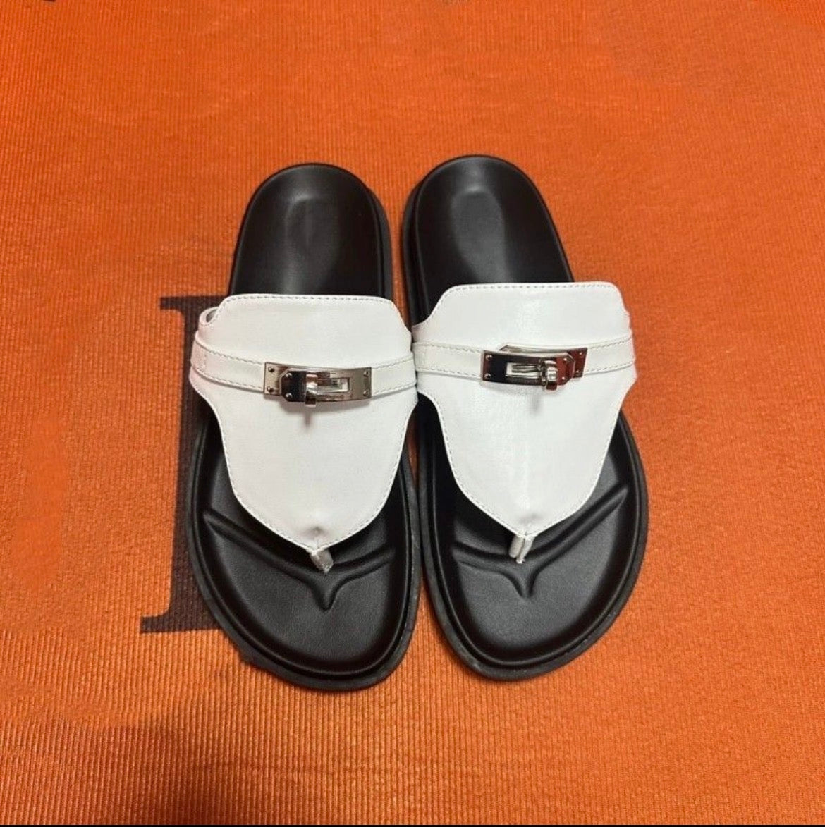 Pantoufles Homme :HERMÈS