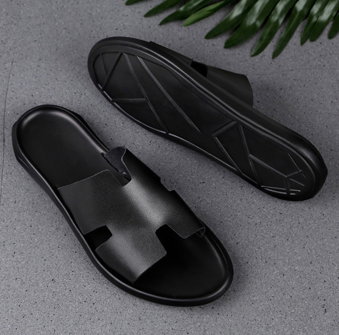 Pantoufles Homme : HERMÈS