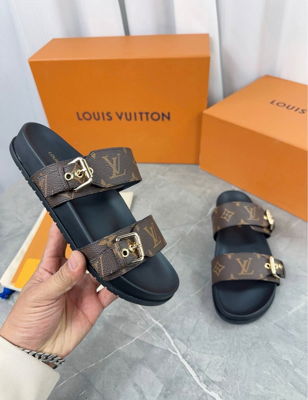 Sandales LV — Élégance & Luxe au quotidien