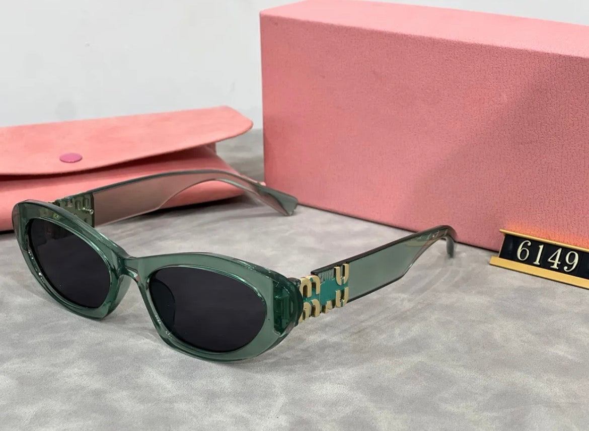 Lunette de soleil femme :MIU MIU