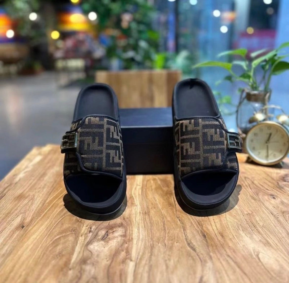 Pantoufles homme : FENDI