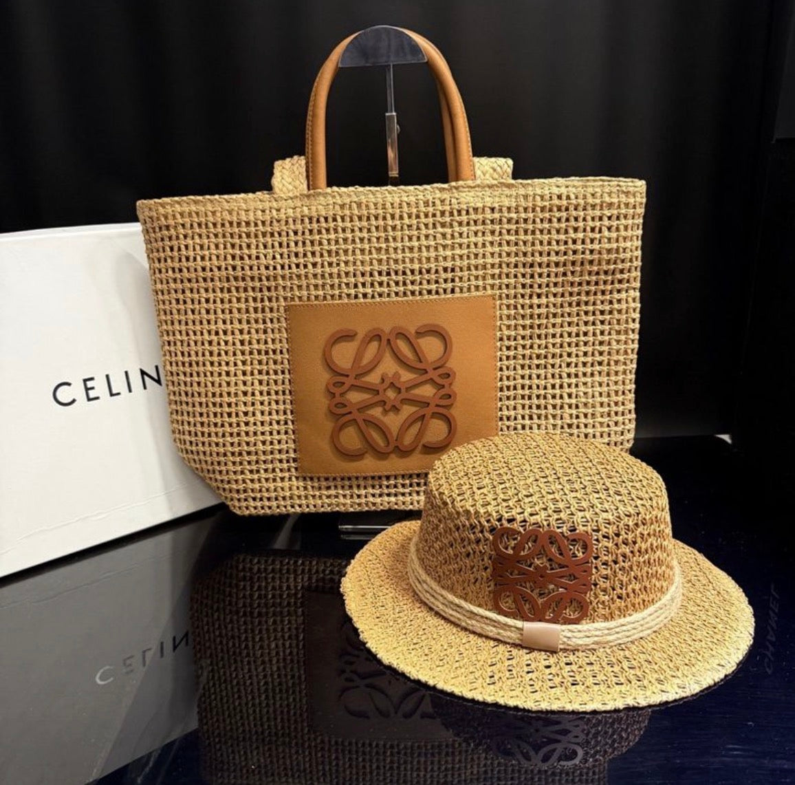 Sac a main et chapeau :LOEWE
