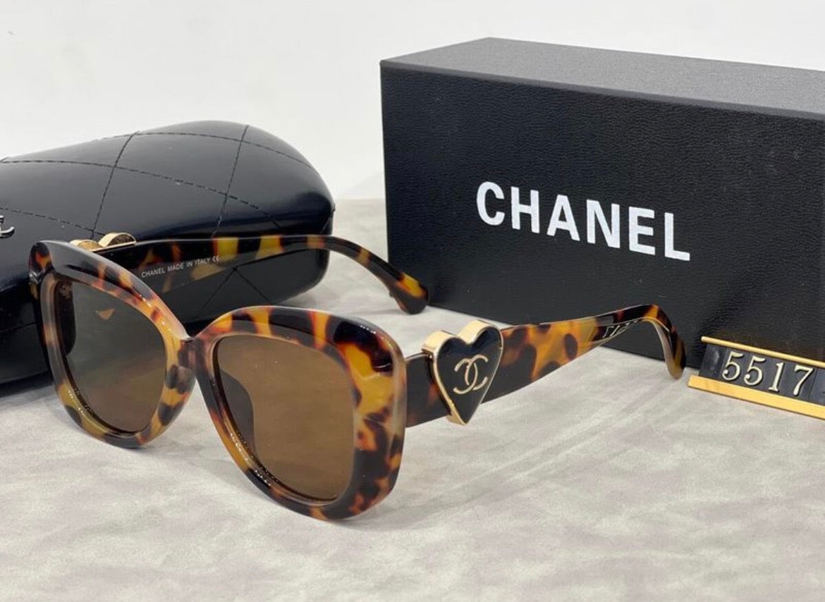 Lunette de soleil :CHANEL