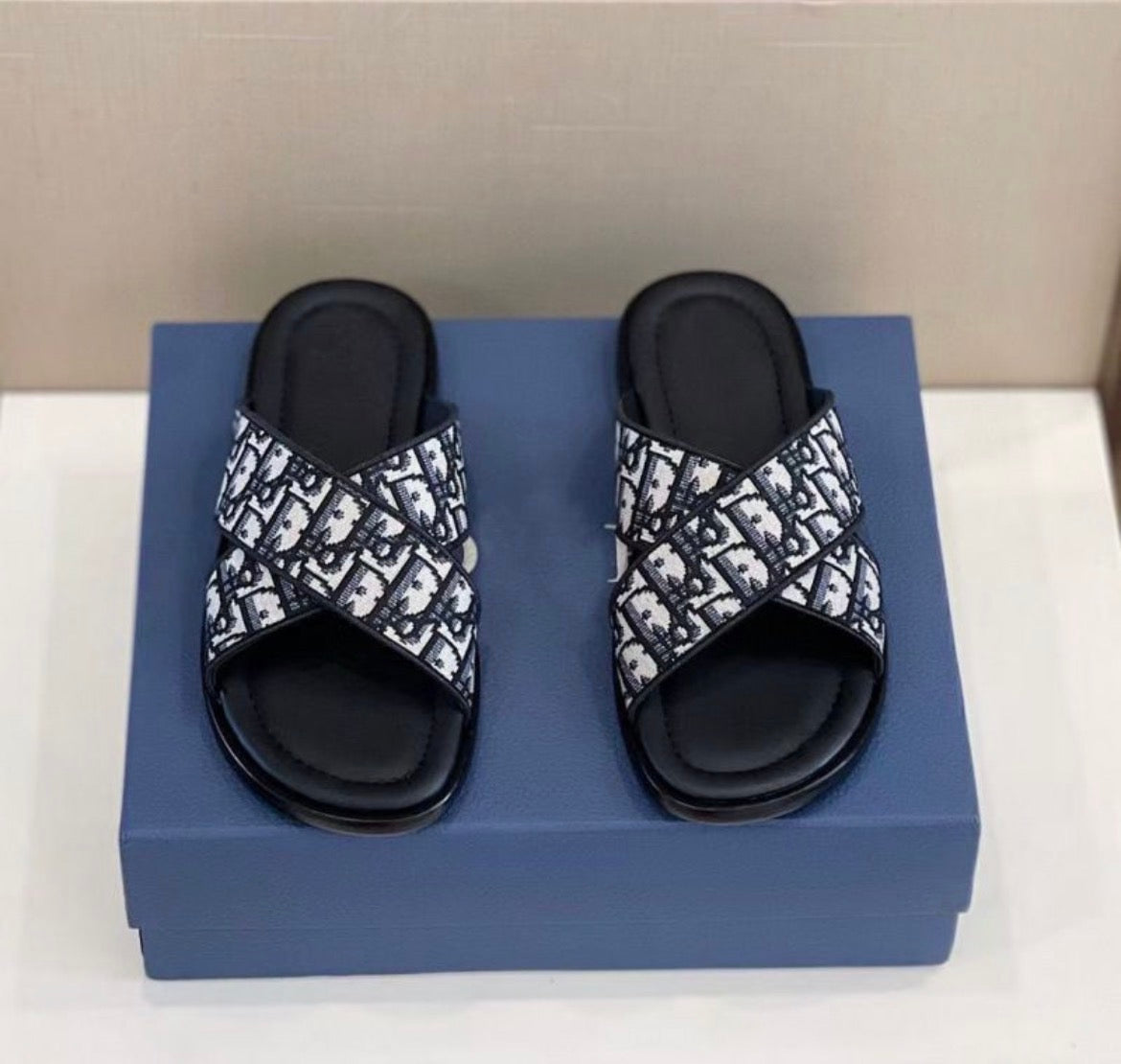 Pantoufles homme :DIOR