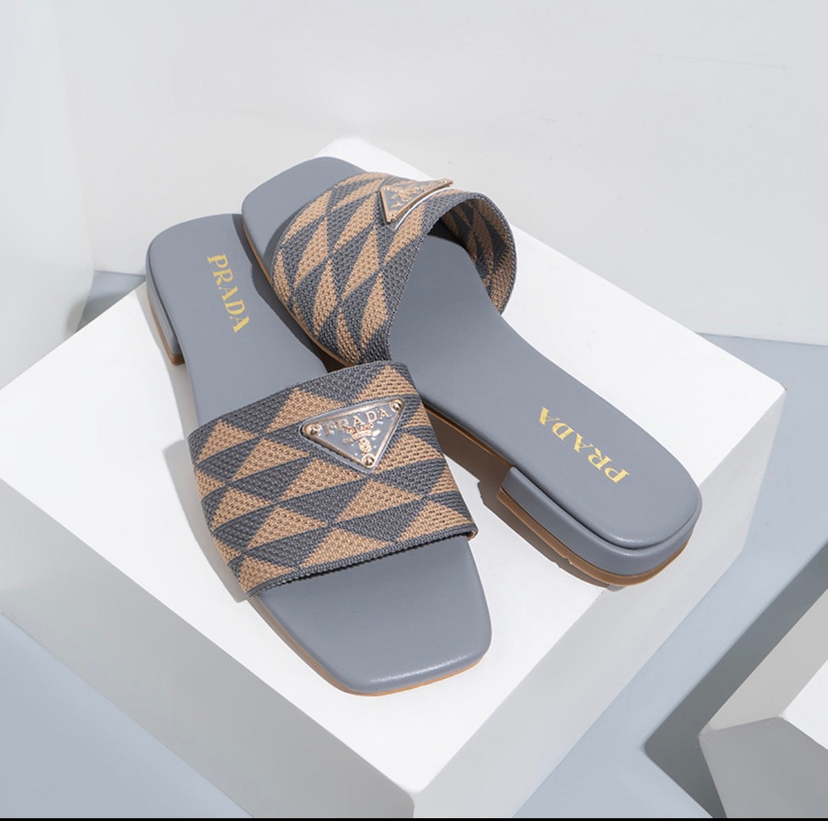Sandale : PRADA