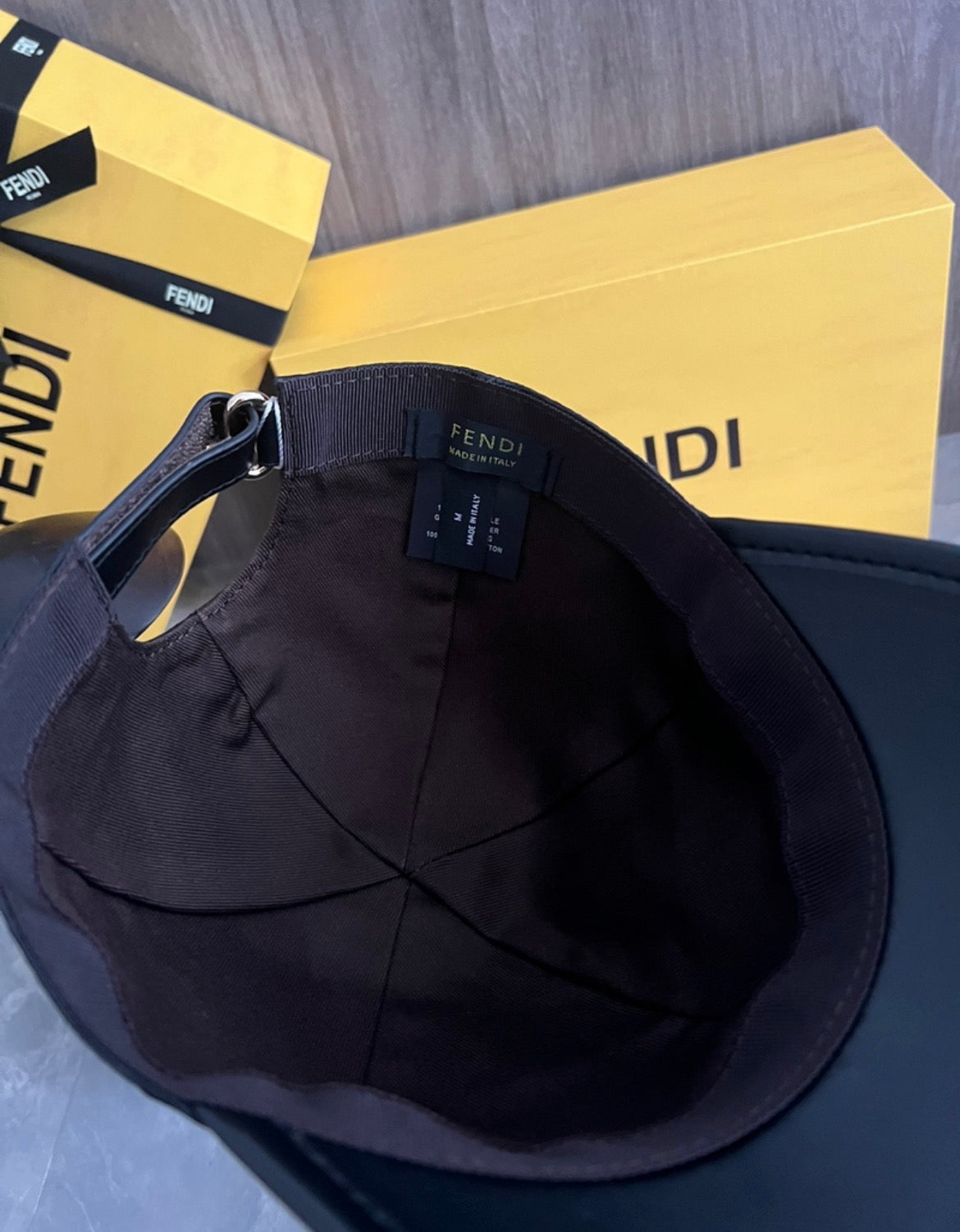 Casquette :FENDI