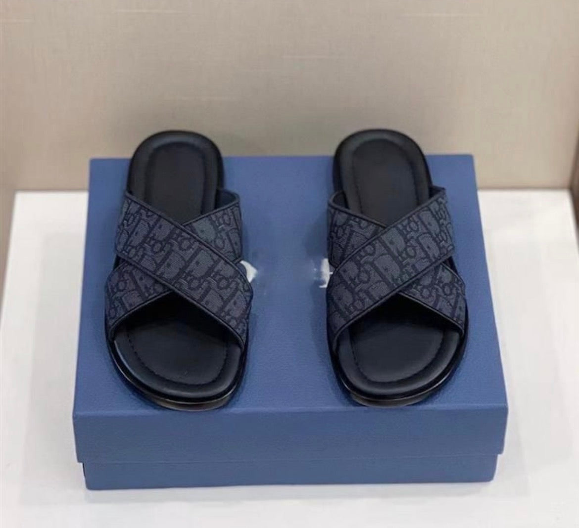Pantoufles homme :DIOR