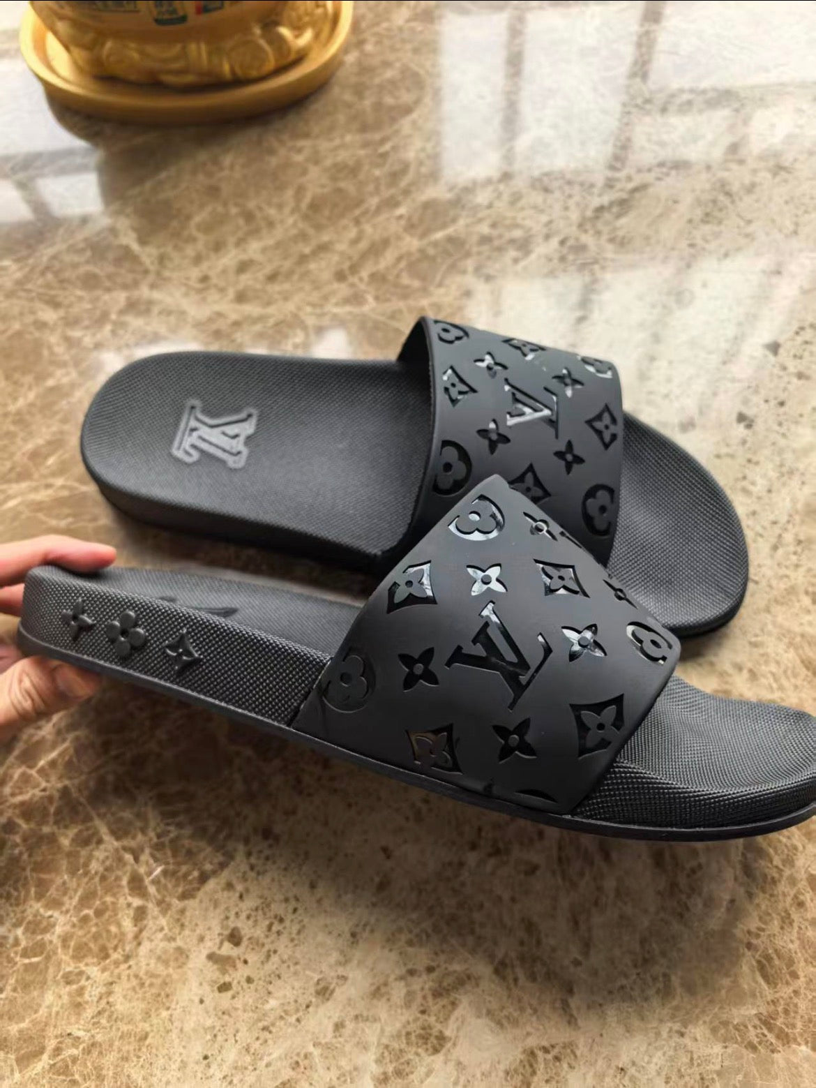 Pantoufles Homme :LV
