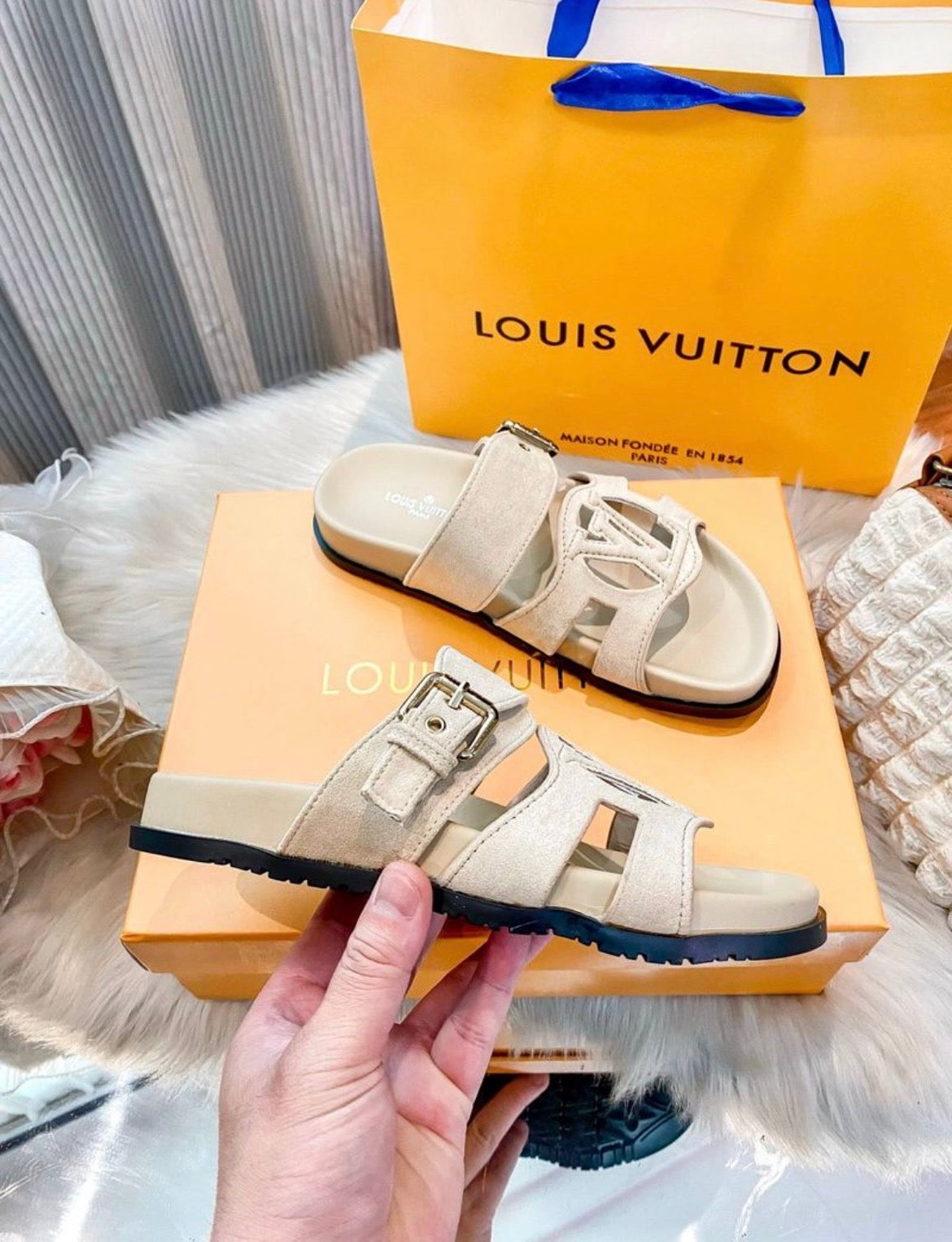 Pantoufles homme :LV