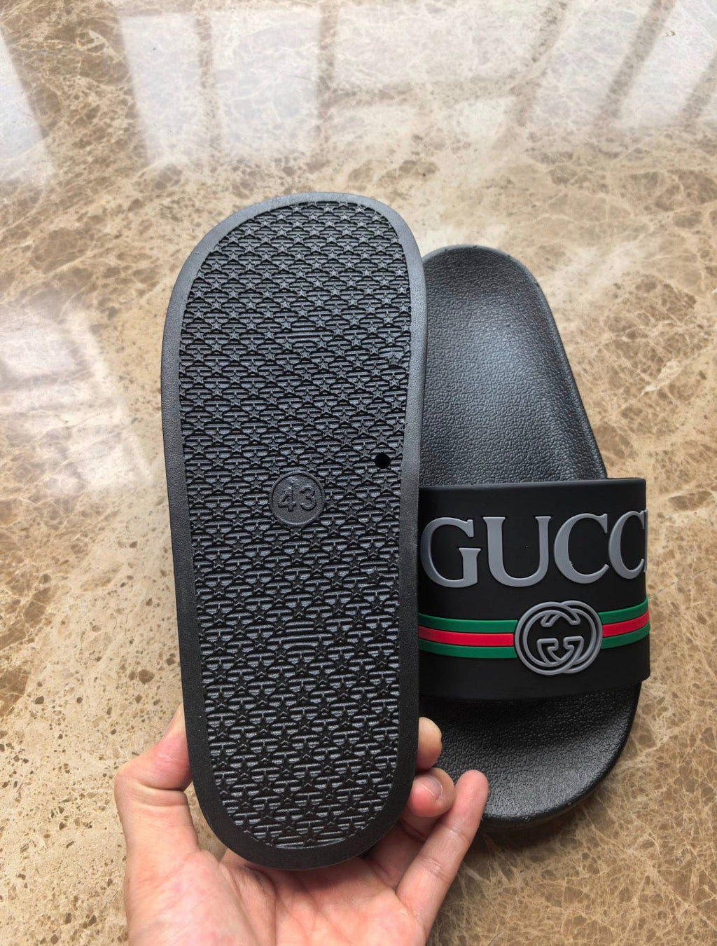 Pantoufles homme : Gucci