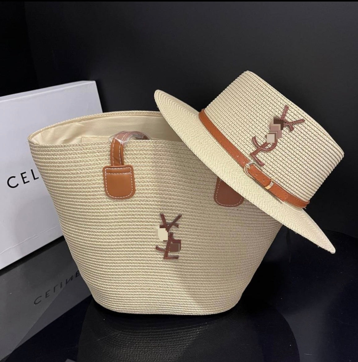 Sac à main et chapeau :YVE SAINT LAURENT