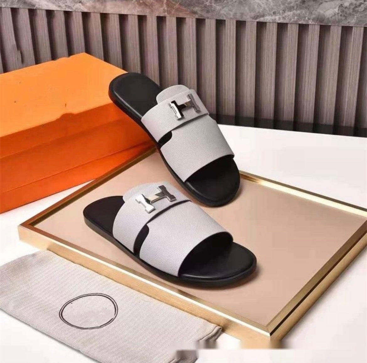 Pantoufles Homme :HERMÈS