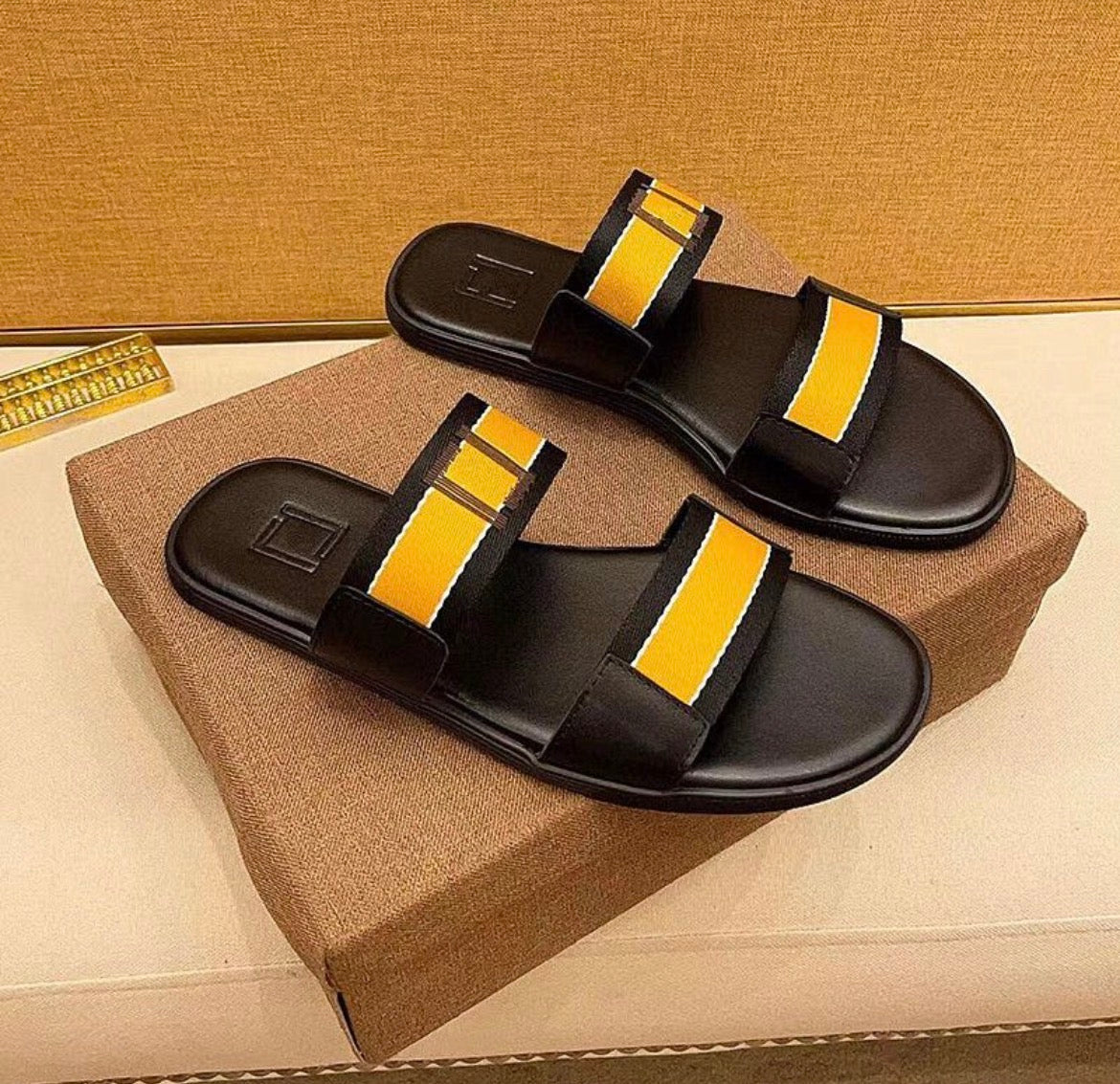 Pantoufles homme :FENDI