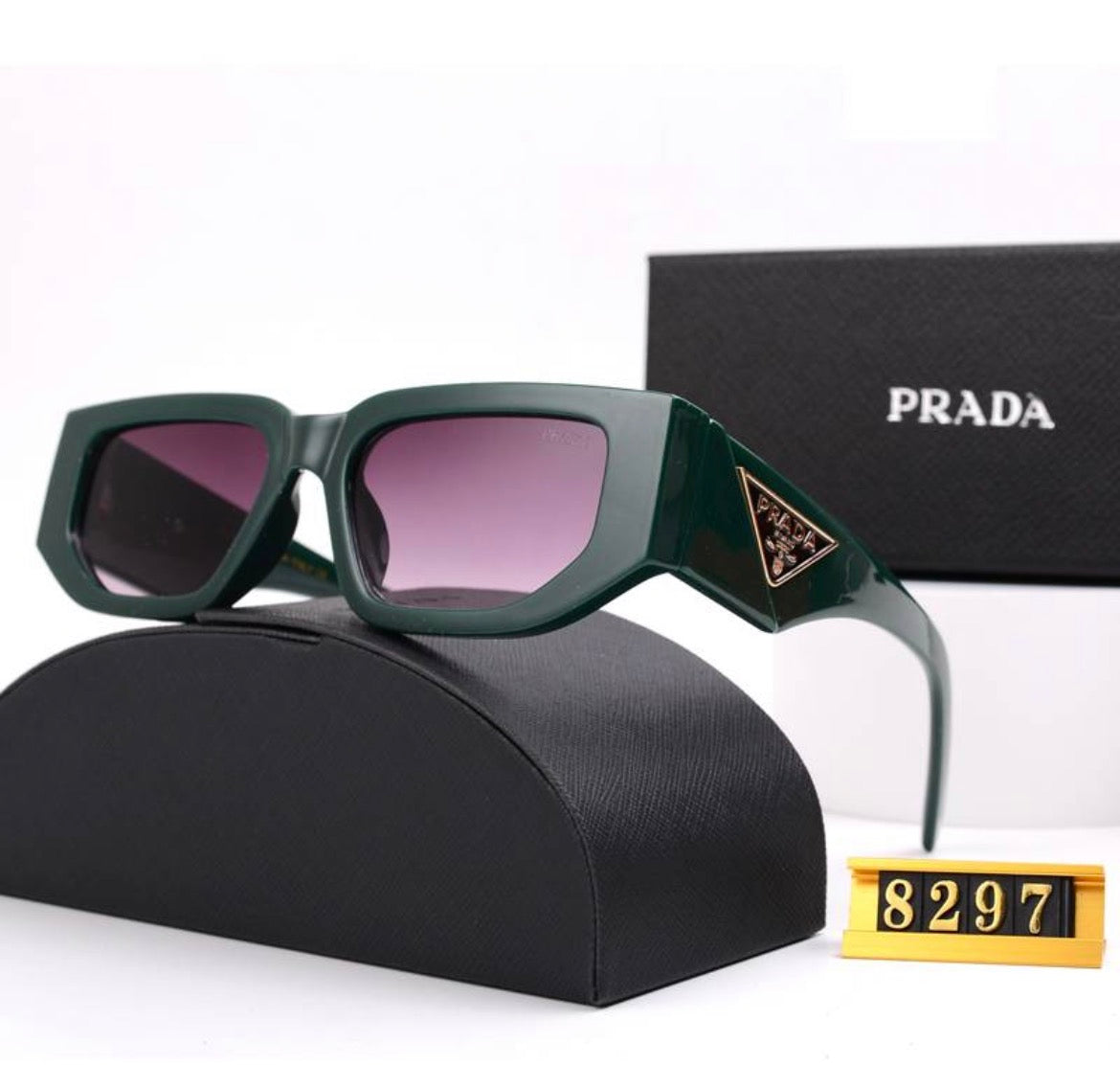 Lunettes de soleil femme :PRADA