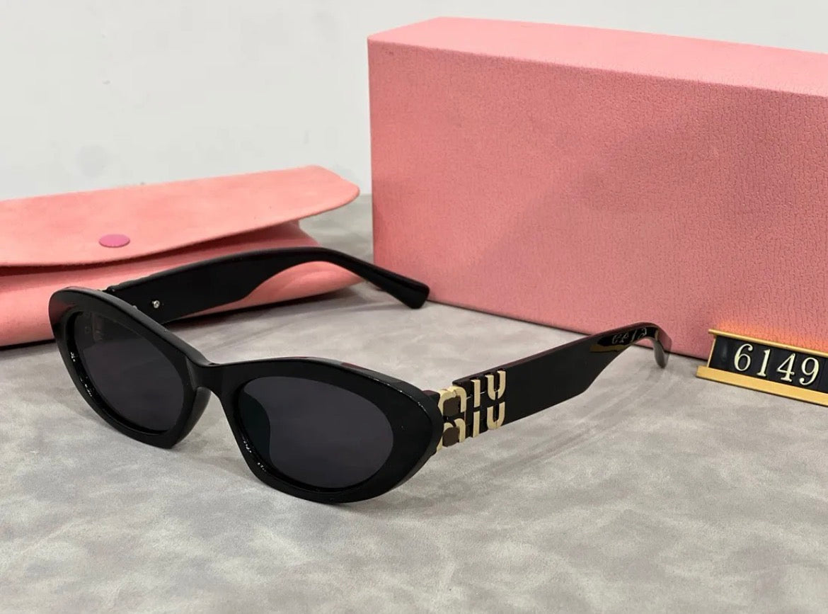 Lunette de soleil femme :MIU MIU