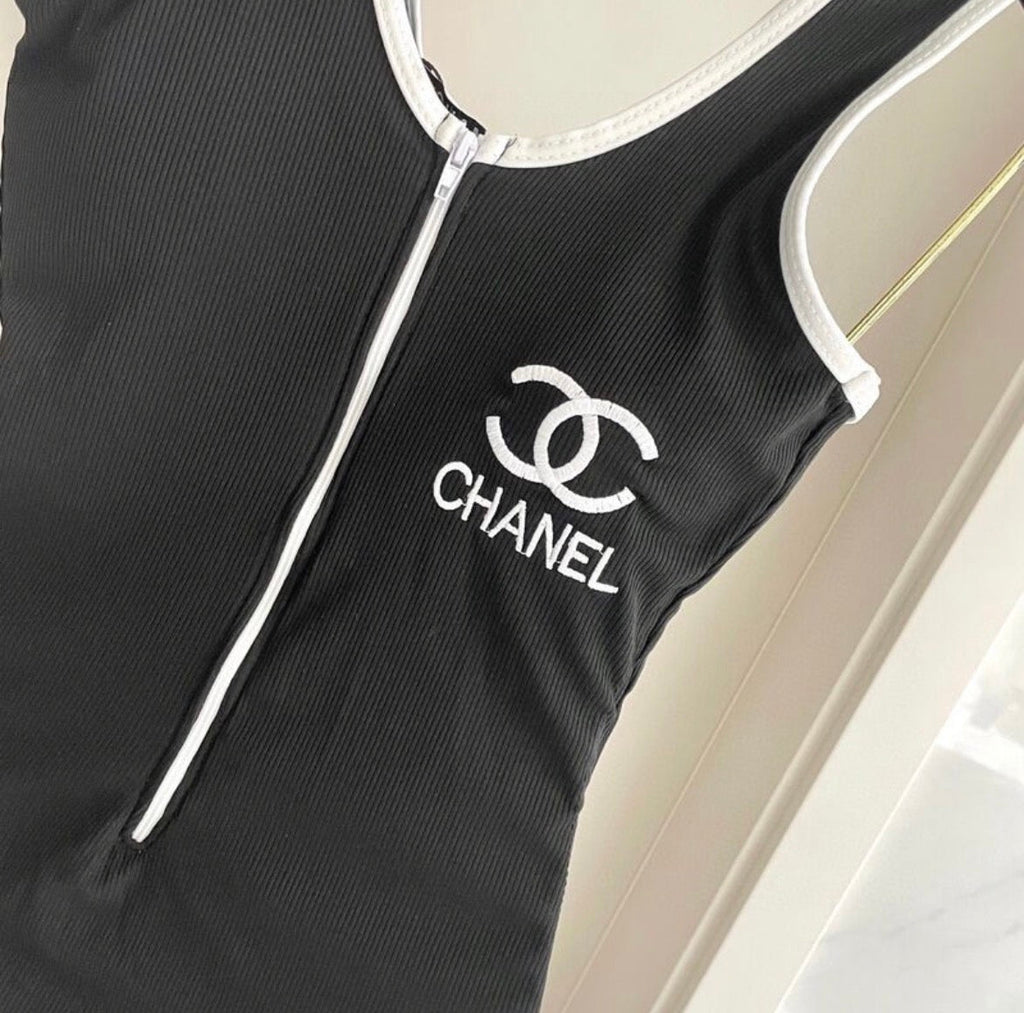 Maillot de bain : CHANEL