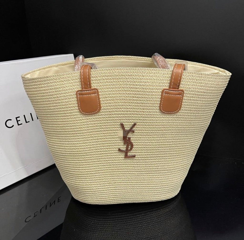Sac à main et chapeau :YVE SAINT LAURENT