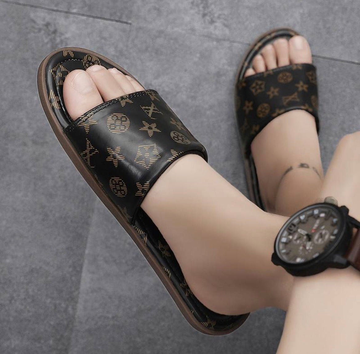 Pantoufles homme :LV