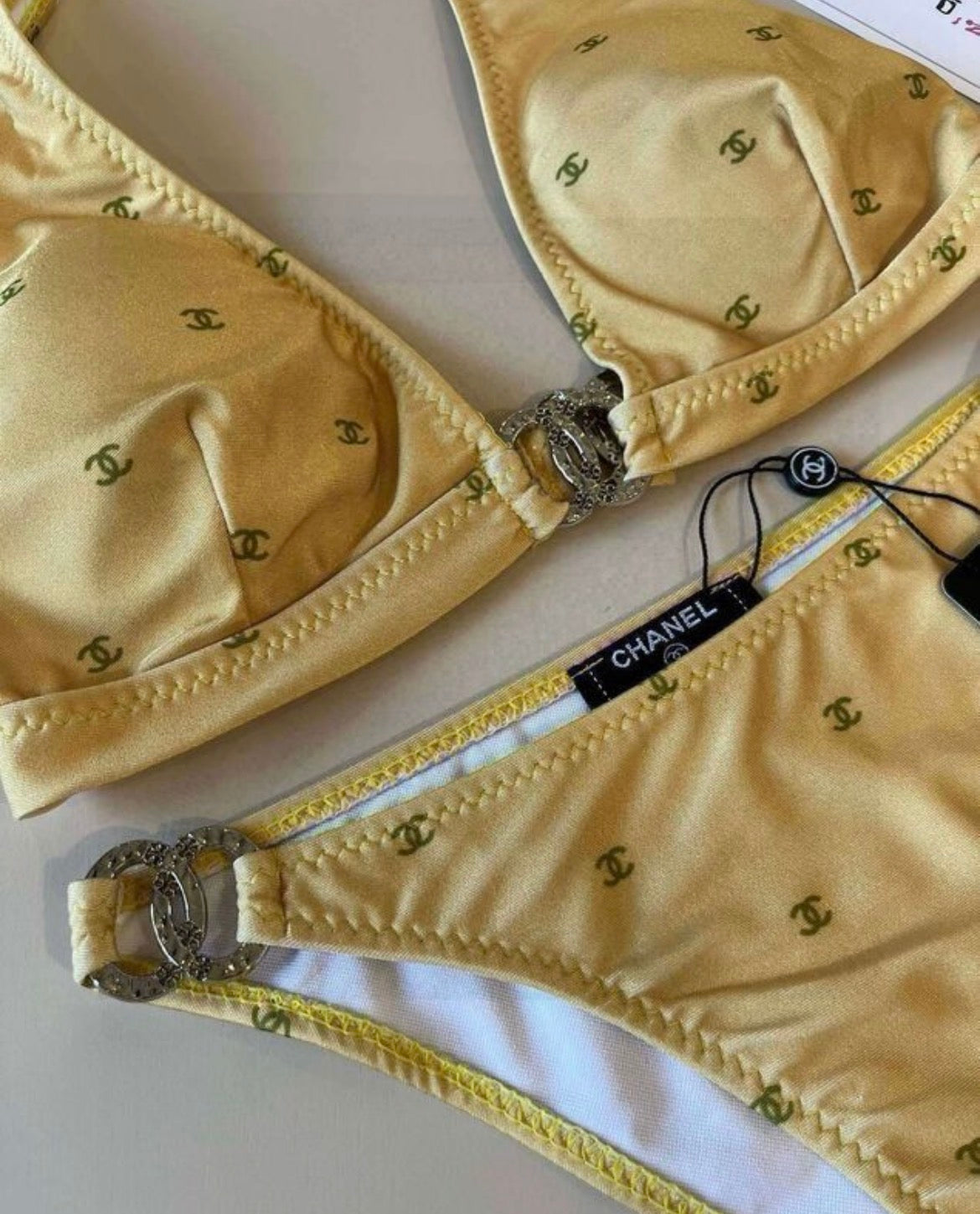 Maillot de bain :CHANEL