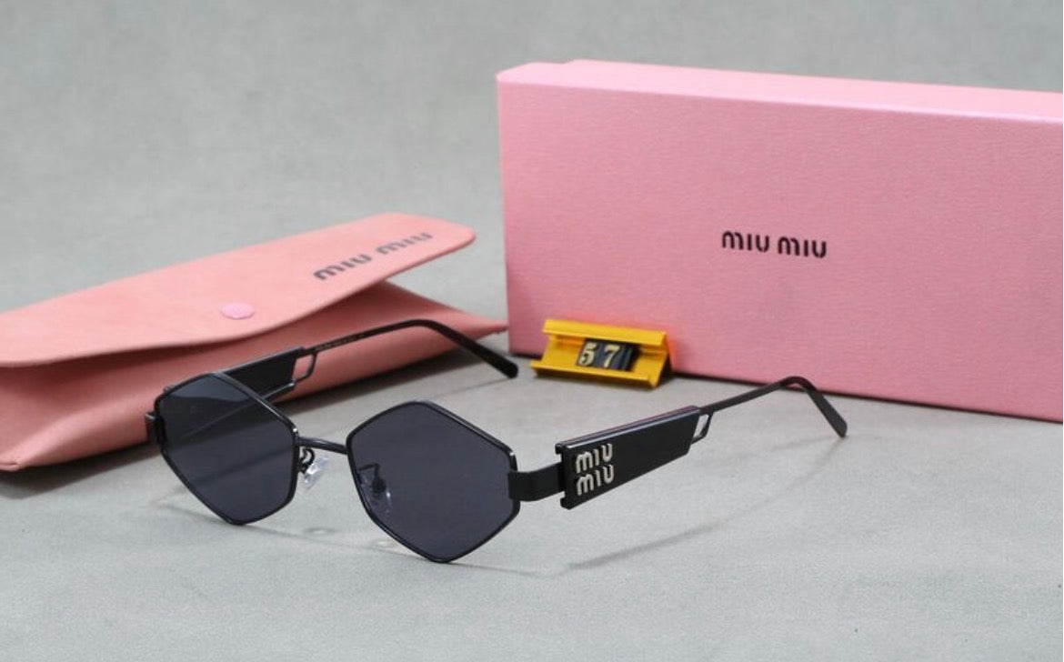 Lunette de soleil femme :MIU MIU