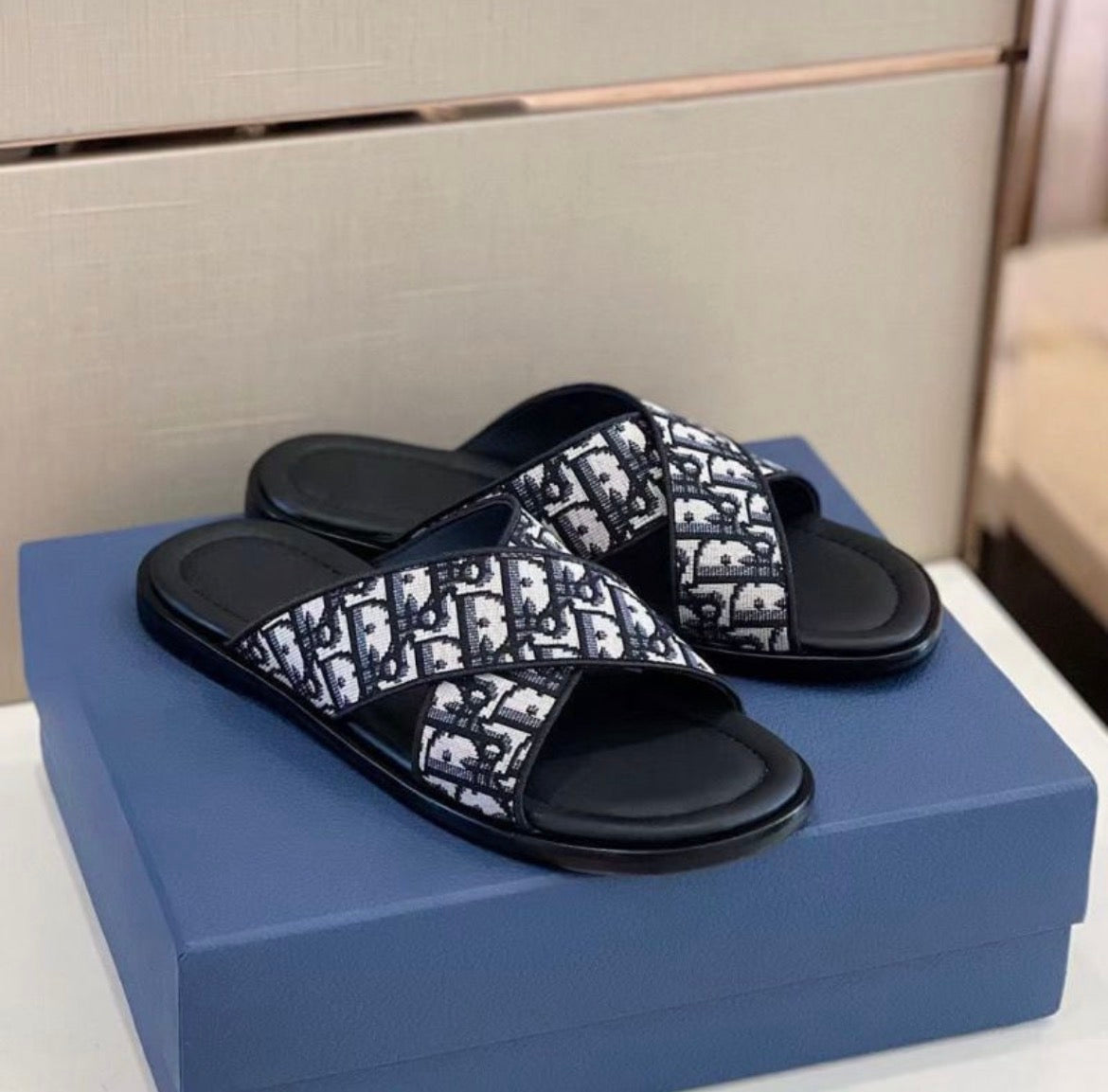Pantoufles homme :DIOR