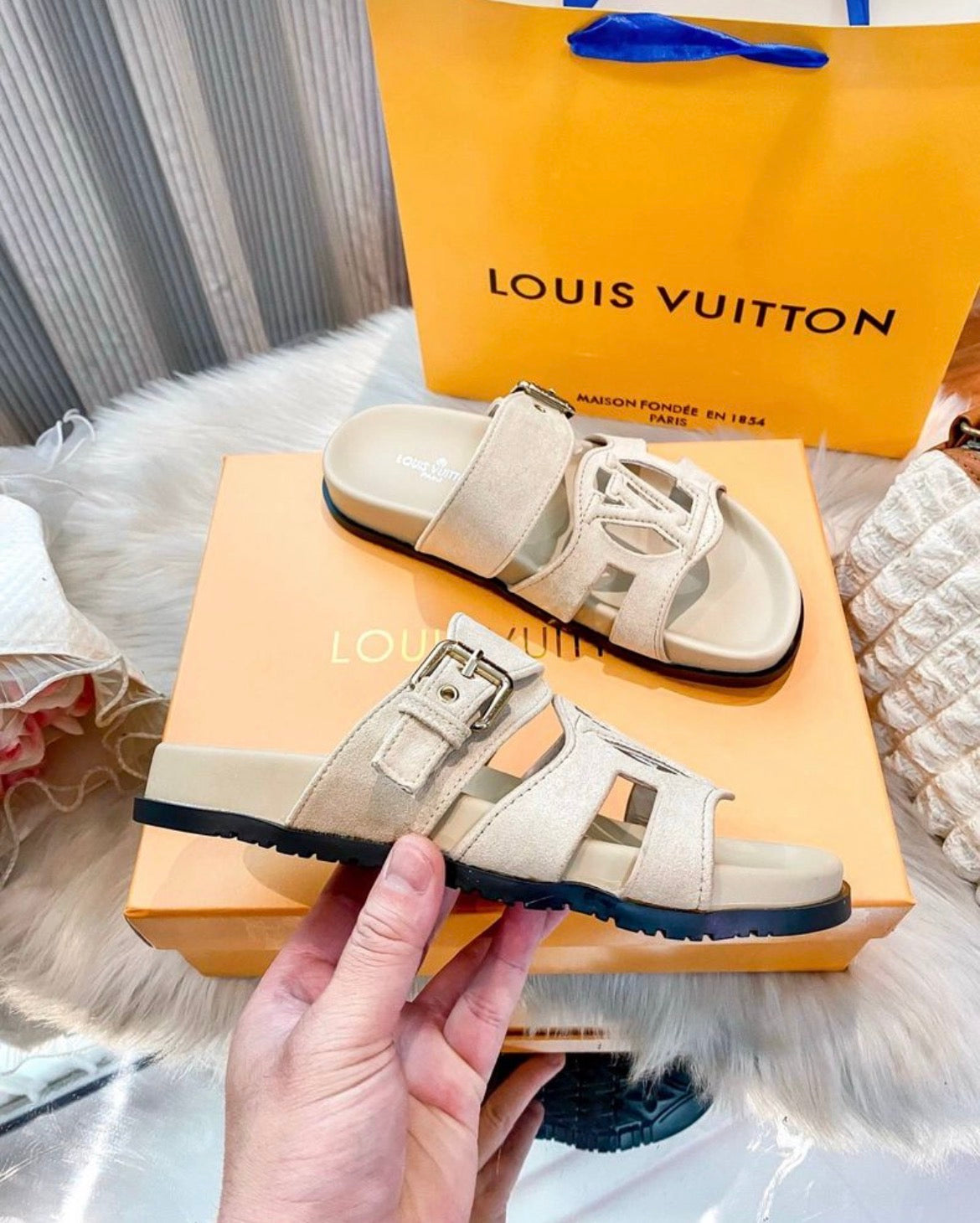 Pantoufles homme :LV