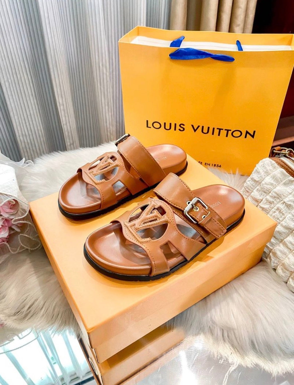 Pantoufles homme :LV