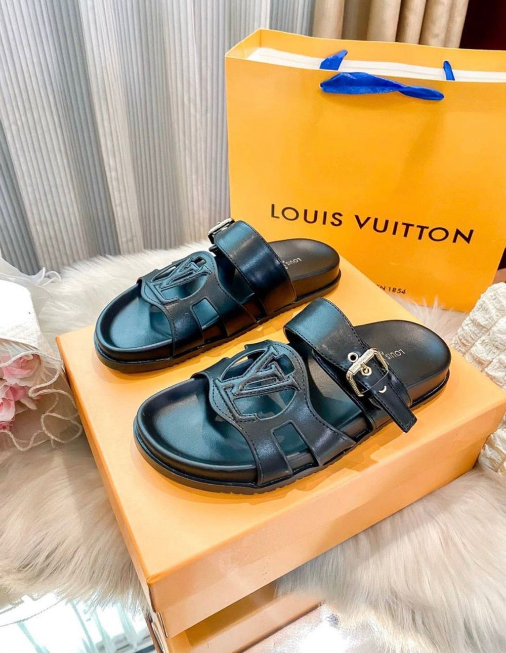 Pantoufles homme :LV