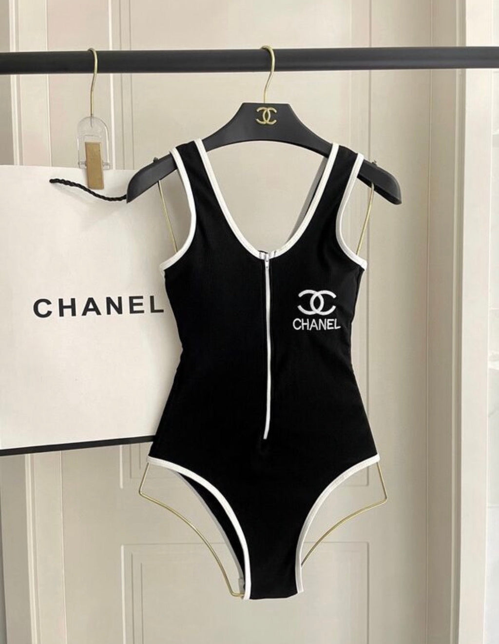 Maillot de bain : CHANEL