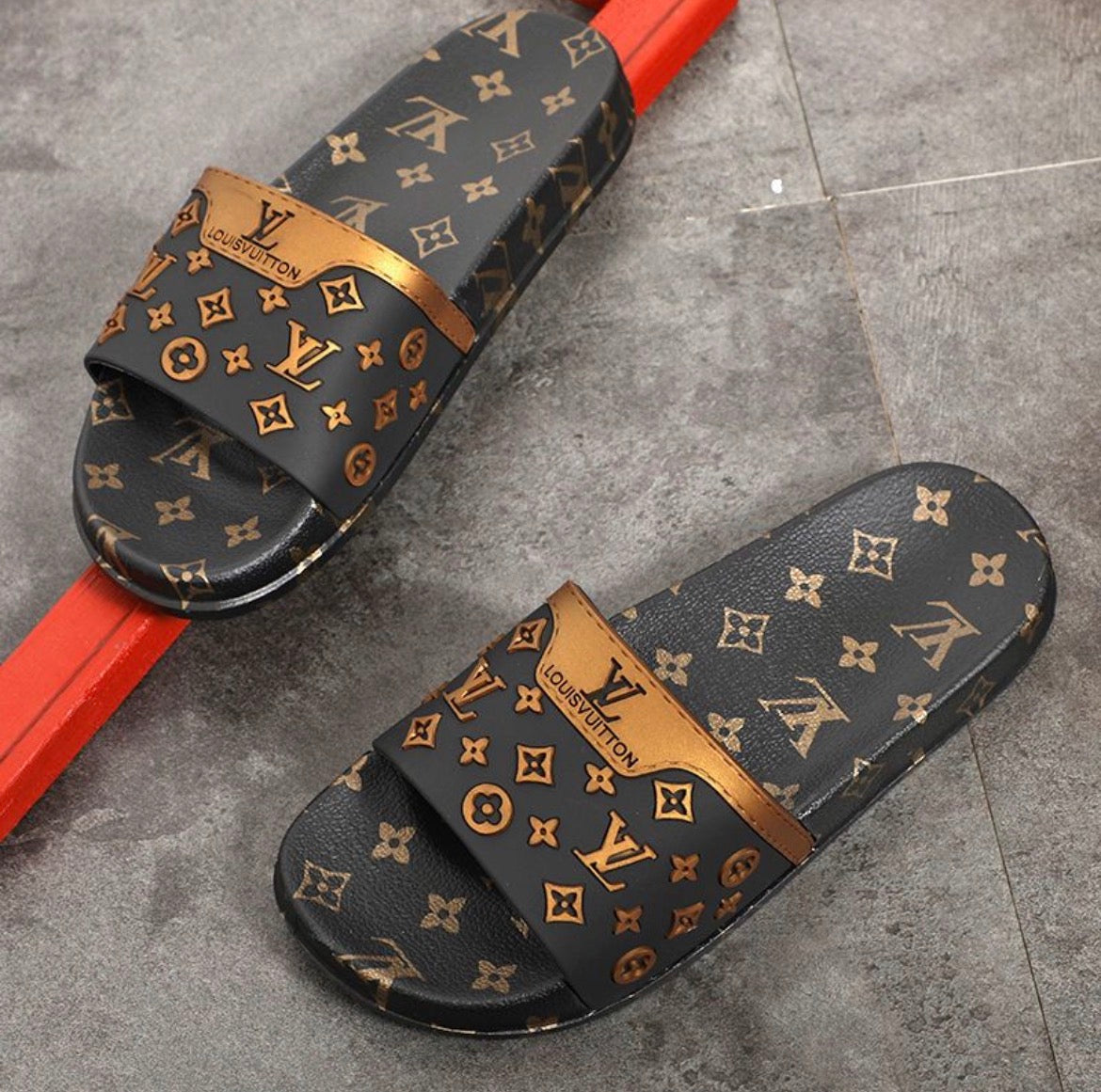 Pantoufles Homme :LV