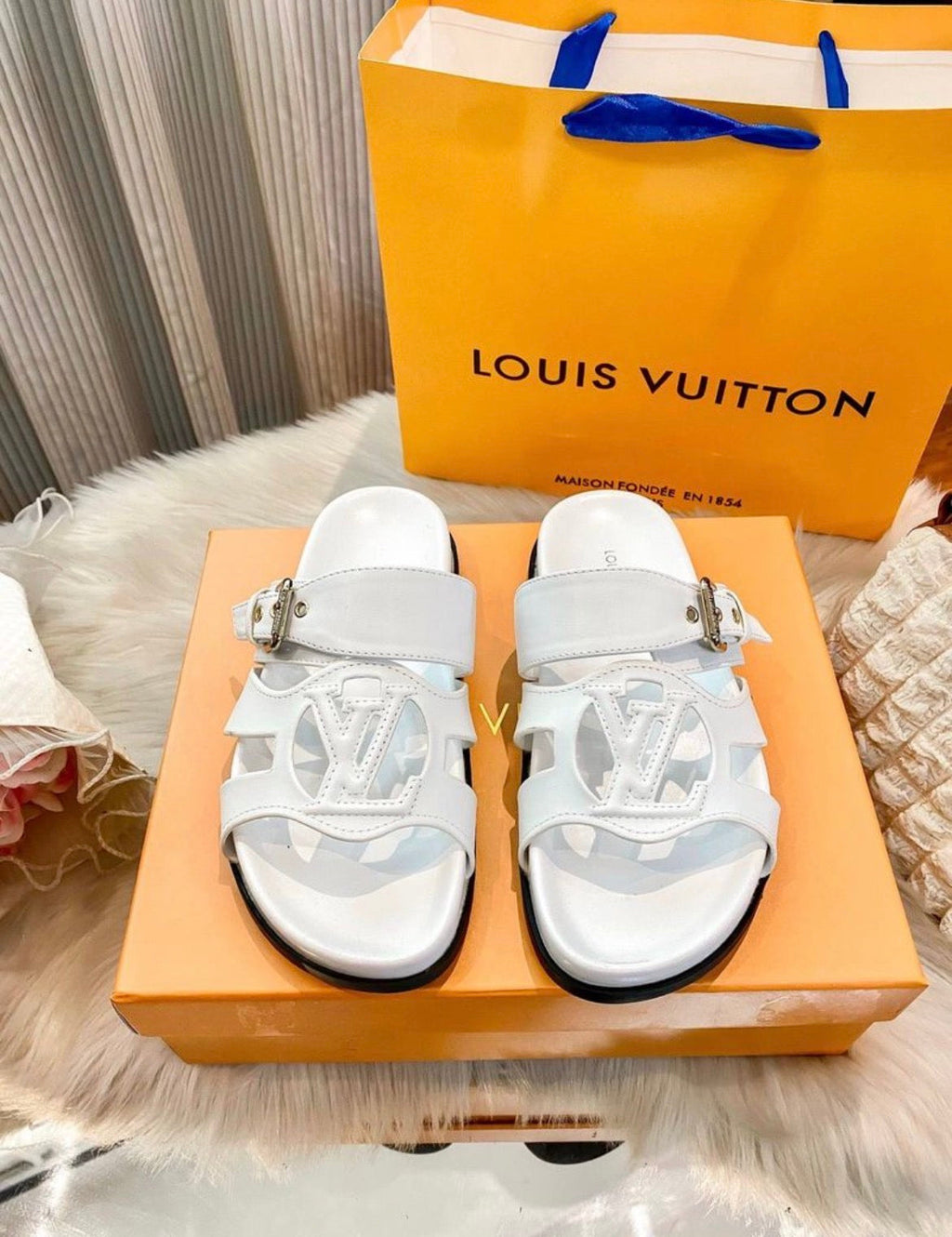 Pantoufles homme :LV