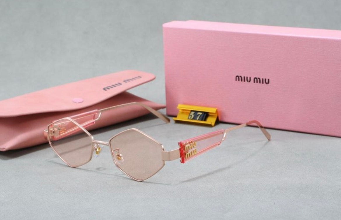 Lunette de soleil femme :MIU MIU